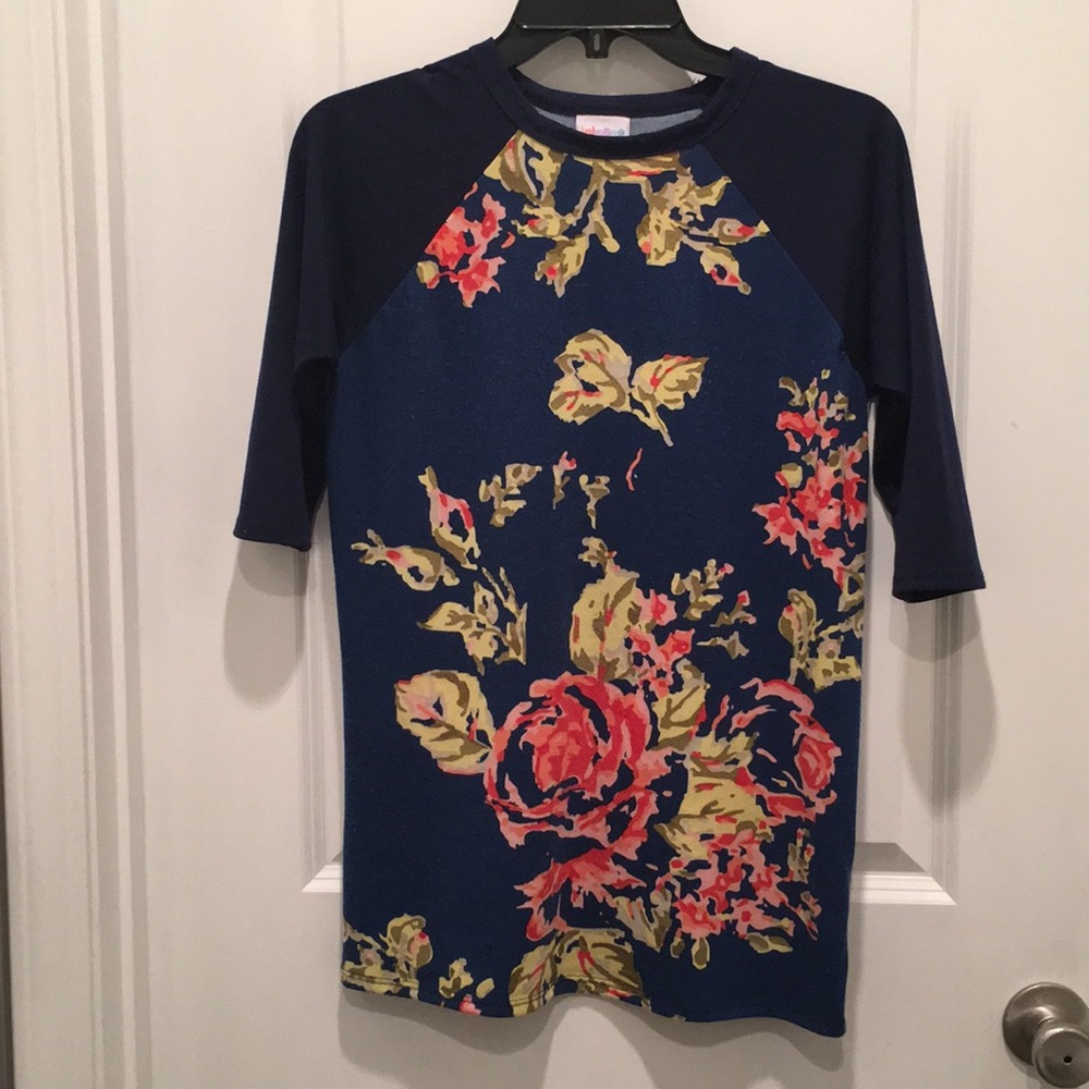 Gracie lularoe floral shirt